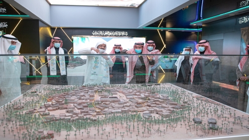 The Emir of the Qassim region visits the International Fair and Museum of the Prophet’s Biography and Islamic Civilization