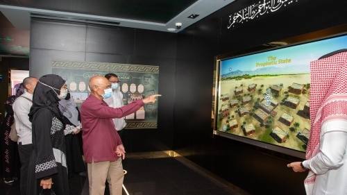 Singapore's Minister for Social and Family Development visits the International Fair and Museum of the Prophet’s Biography and Islamic Civilization