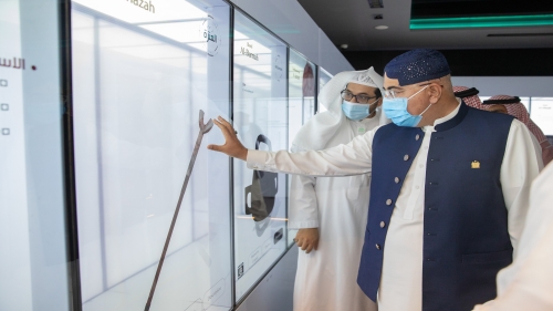 Pakistani Senate Chairman visits the International Fair and Museum of the Prophet’s Biography and Islamic Civilization
